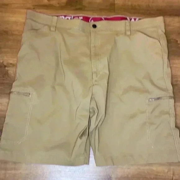 Wrangler Men’s 44 Tan Nylon Spandex Stretch Cargo Utility Shorts 9” Inseam - Picture 1 of 8